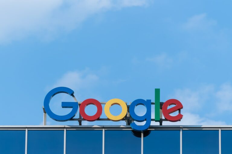 Google will change the rules of operation due to accusations of spreading fakes